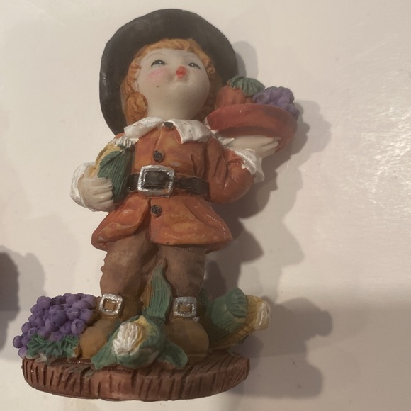 NWOT Set of 4 Heavy Resin Thanksgiving Figurines - Picture 5 of 7